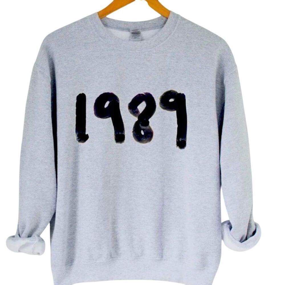 GILDAN Taylor Swift 1989 Inspired Gray Sweatshirt Size Medium New without Tag